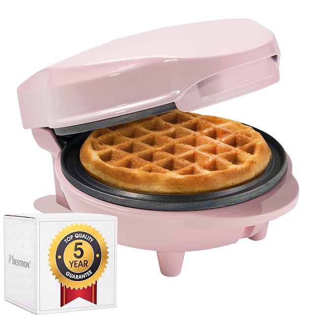 Bestron AMW500P mini waffle maker in retro pink